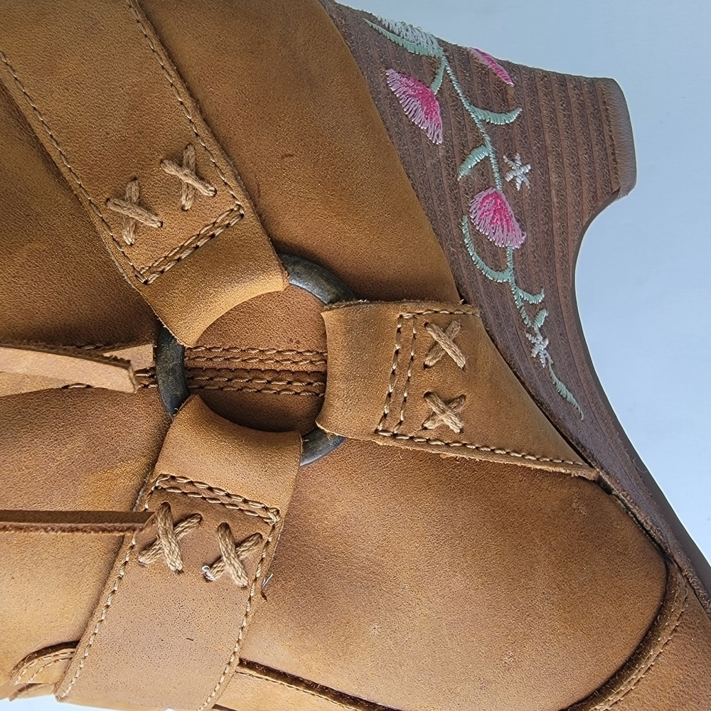 Seychelles Suede Embroidered Floral Wedge Harness Boots Size 8 - Picture 14 of 14